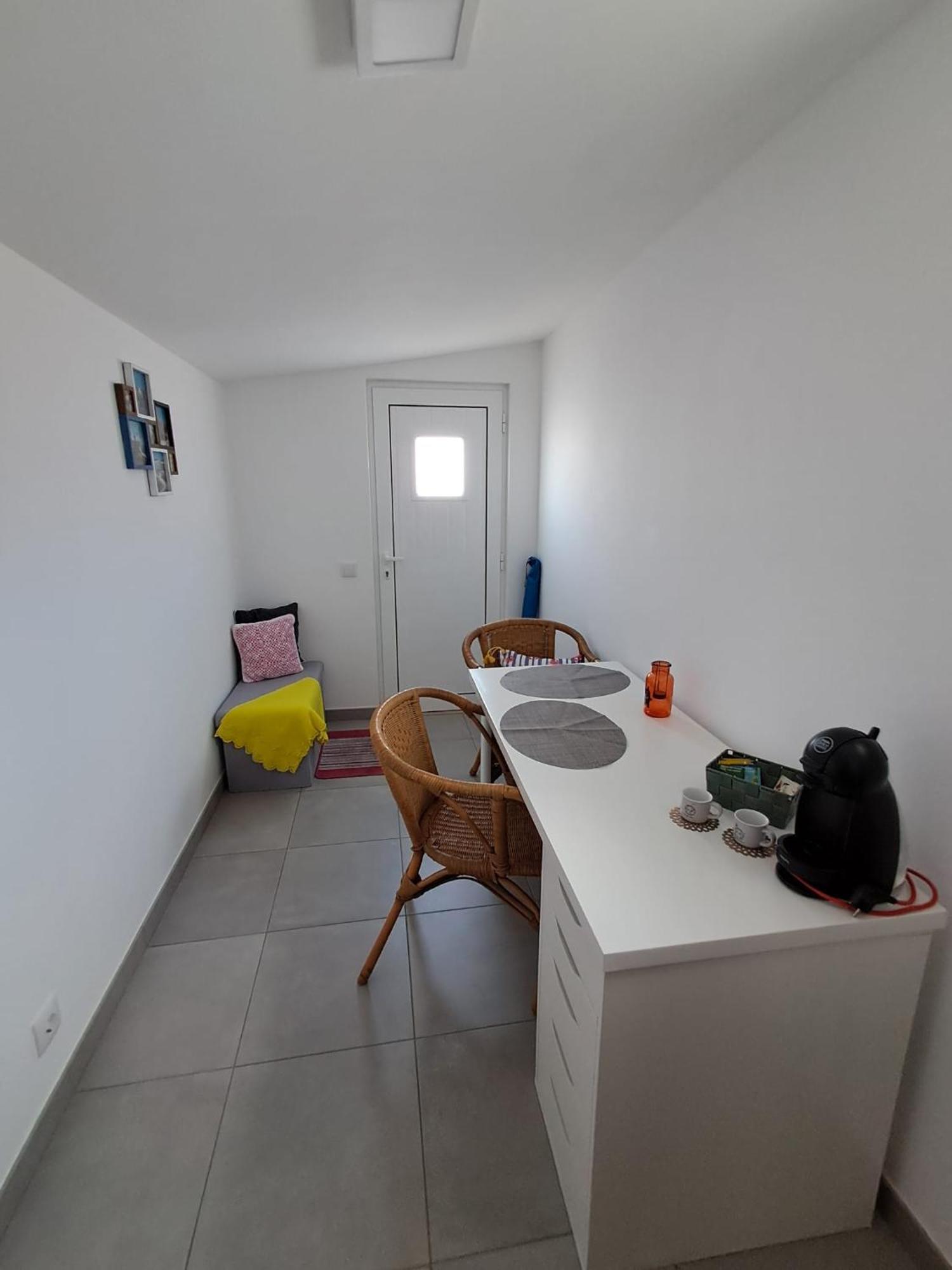Almas Rooms ลากอส ภายนอก รูปภาพ